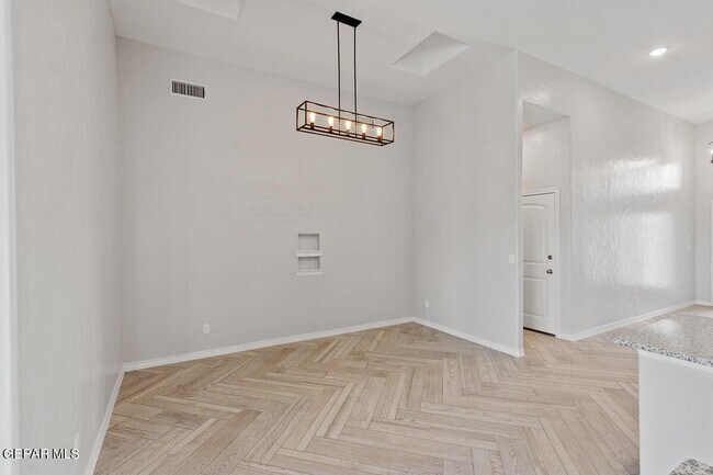 Building Photo - 913 Louisiana Downs Ave