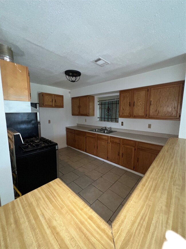 Building Photo - 3613 Sparrow St