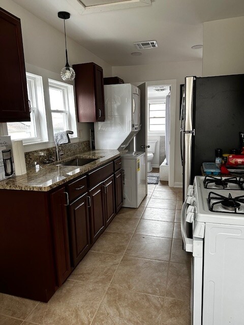 Building Photo - 206 Division Street