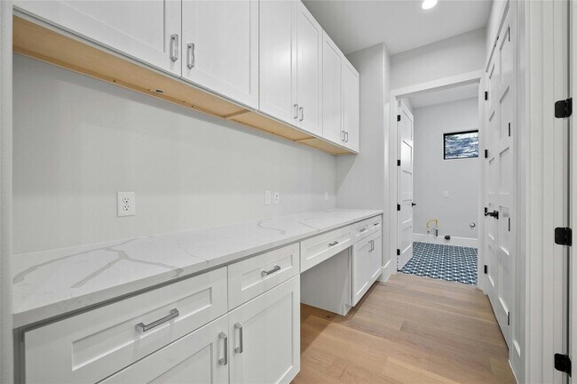 Building Photo - 319 Akaloa Dr