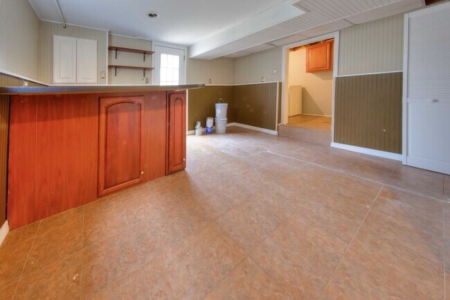 Building Photo - This classic 3 bedroom 2 bath Webster home features a front porch, large deck off the kitchen for...