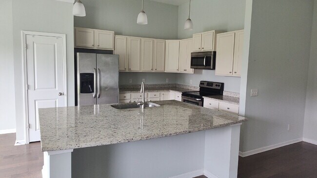 Building Photo - Spacious Home in a Gated Community!!!