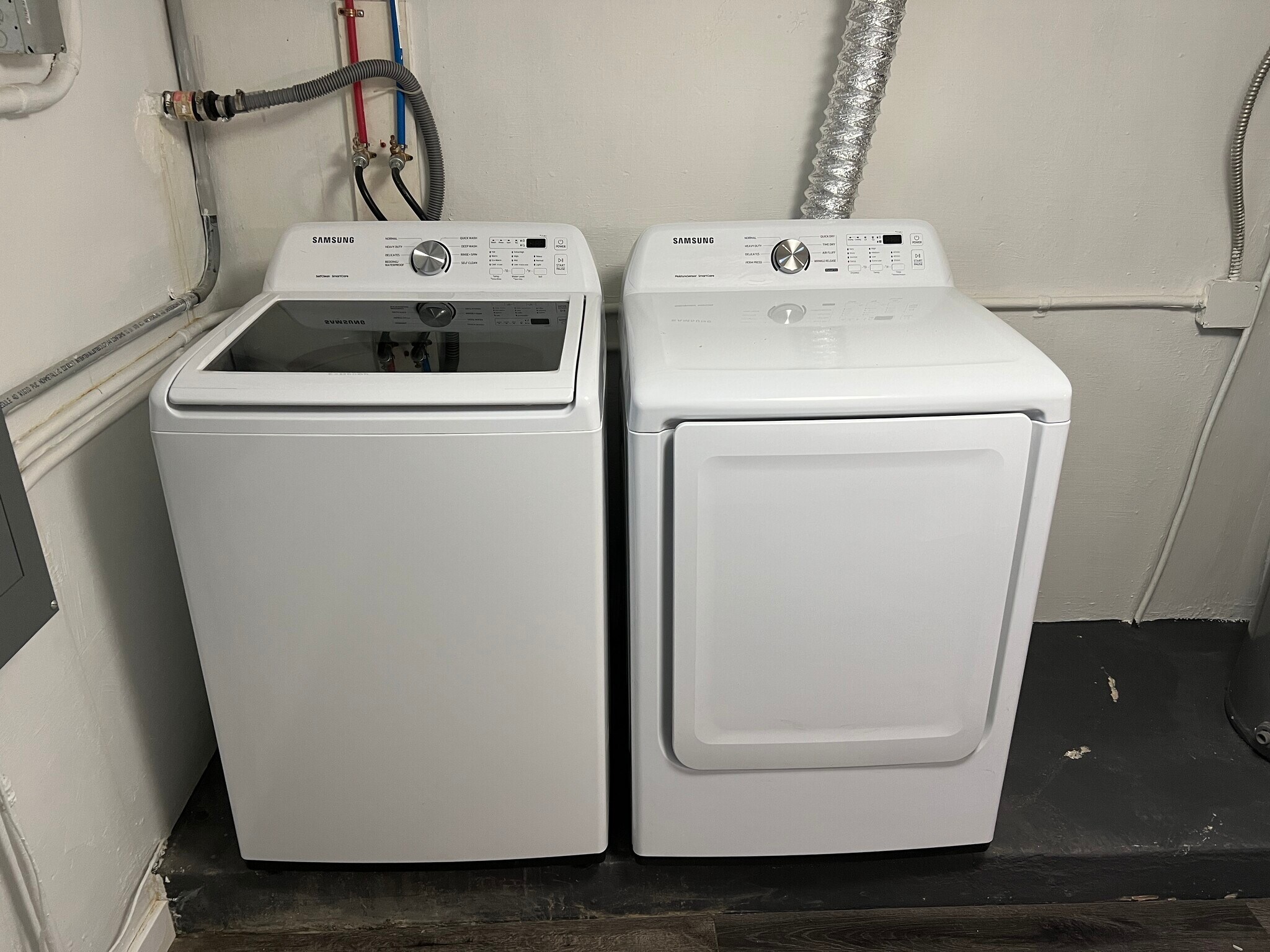 Laundry - 3295 Trumbull Ave