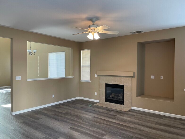 Building Photo - 157 Maidenhair St