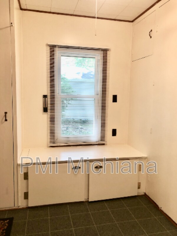 Building Photo - 52554 Kenilworth Rd