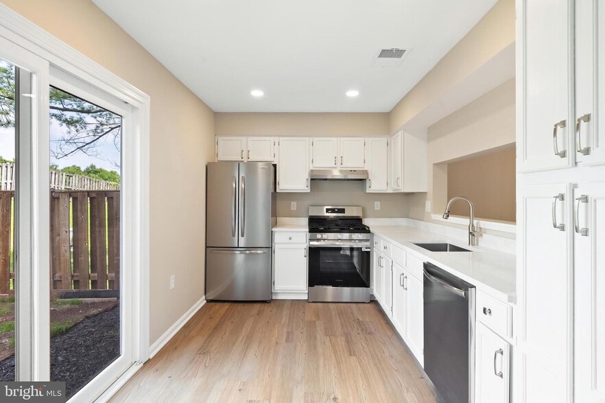 Building Photo - 7422 Barbados Ln