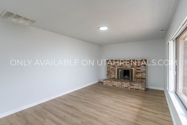 Building Photo - 1855 N 550 W