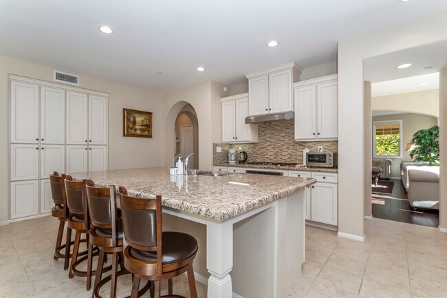 Building Photo - 28629 Farrier Dr