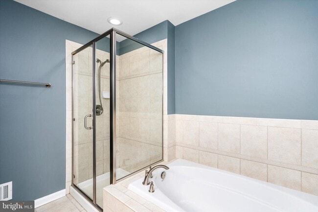 Building Photo - 5 Trewbridge Ct