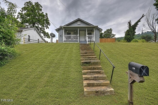 Building Photo - 463 Manville Rd