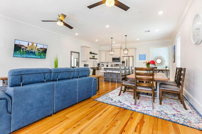 Primary Photo - 1218 Carondelet St