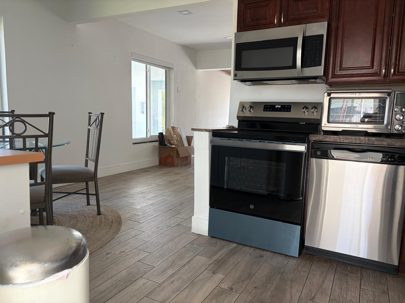 Building Photo - 1531 NE 15th Ave