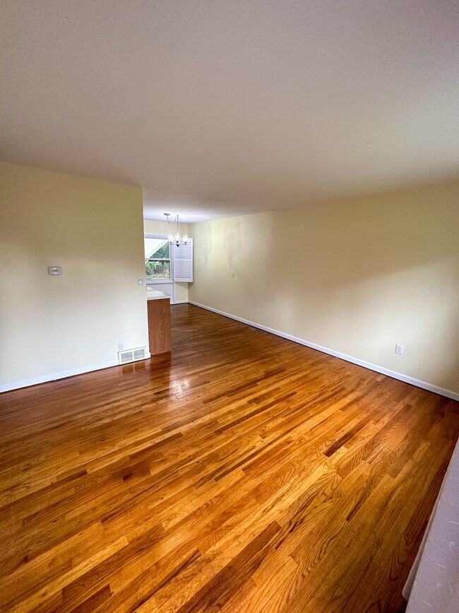 Building Photo - 6021 William Dr