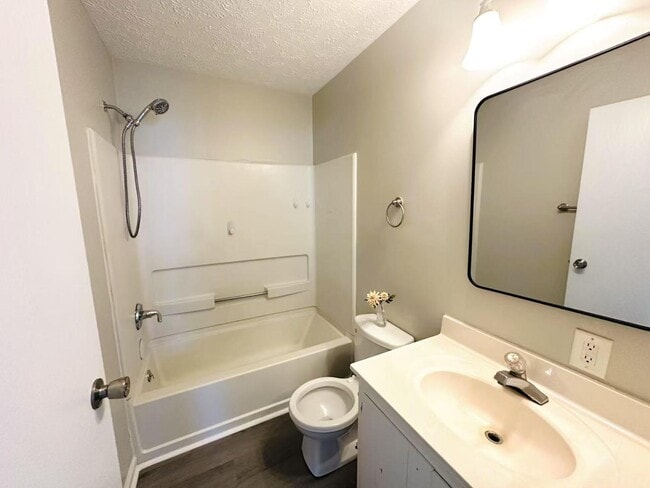 Building Photo - 4610 Tyne Dr