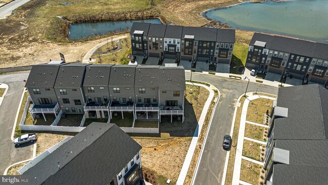 Building Photo - 720 Glenn Lk Dr