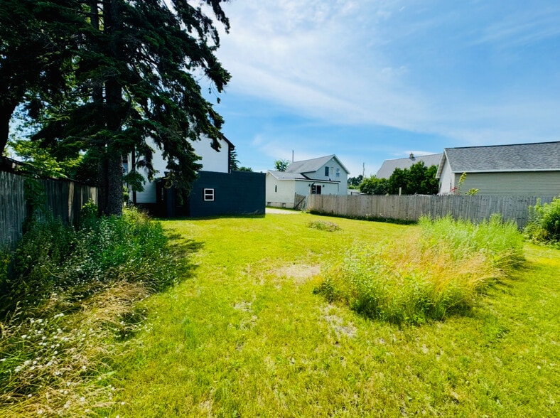 Building Photo - 2018 Monroe St