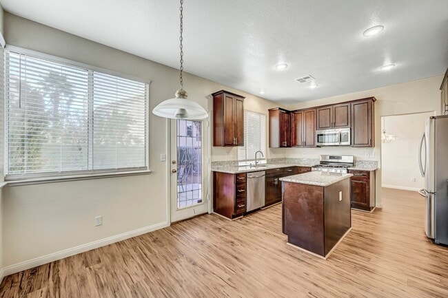 Building Photo - Beautiful Summerlin Hills Two Story 4 Bedr...