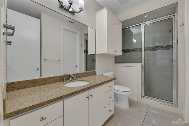 Building Photo - 28 Ozark Ave