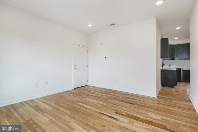 Building Photo - 1917-21 E Letterly St