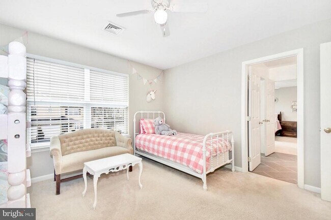 Building Photo - 102 Peregrine Ln