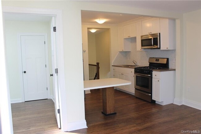 Building Photo - 190 Main St