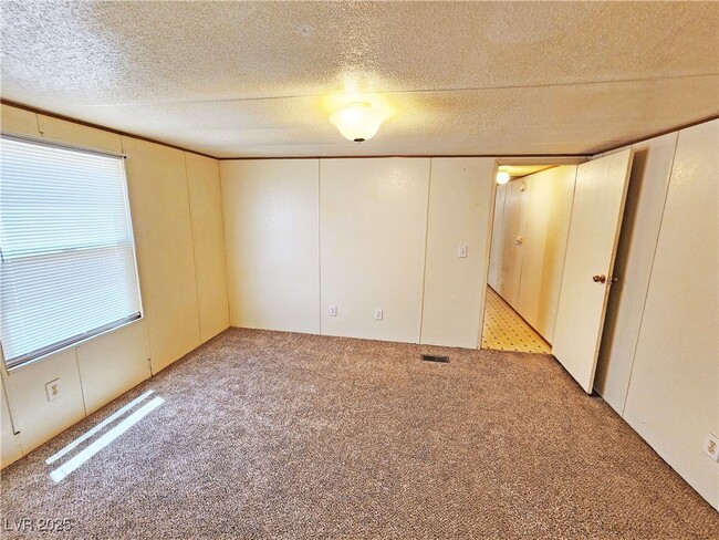 Building Photo - 3851 W Donner St