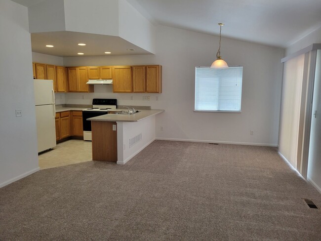 Building Photo - 14392 Woodrock Path