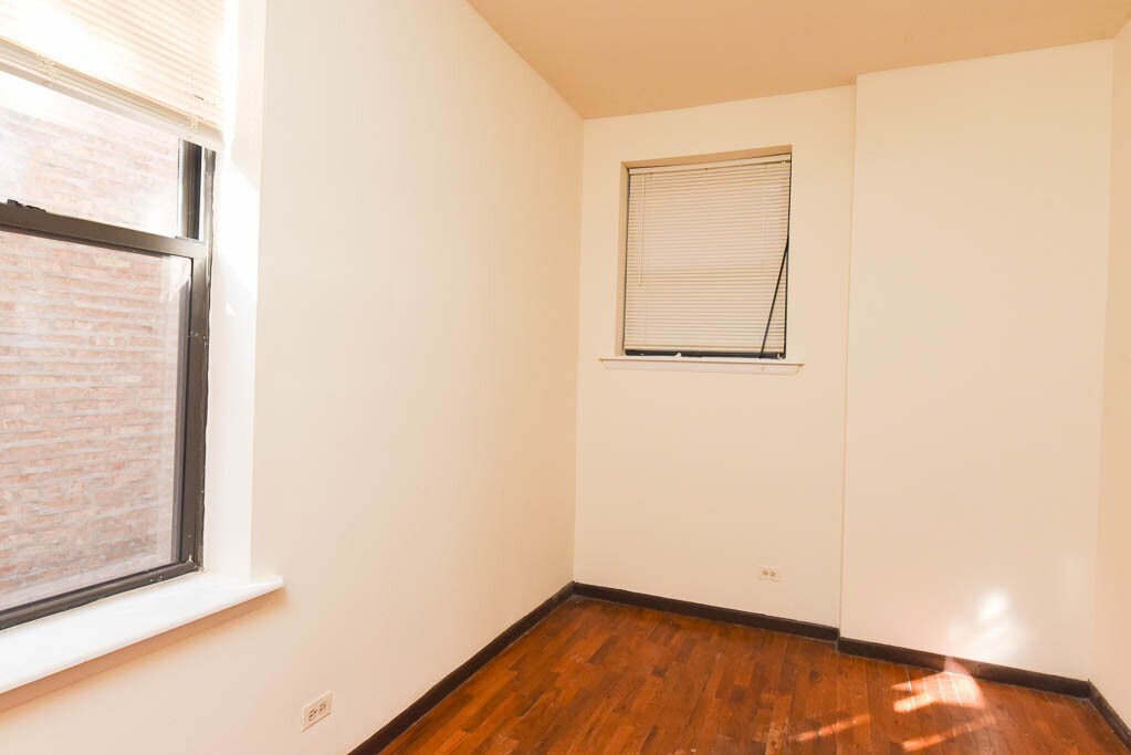 Building Photo - 3149 W Medill Ave