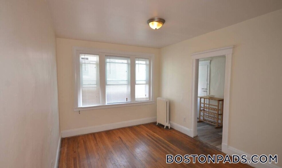 Building Photo - 244 Kelton St