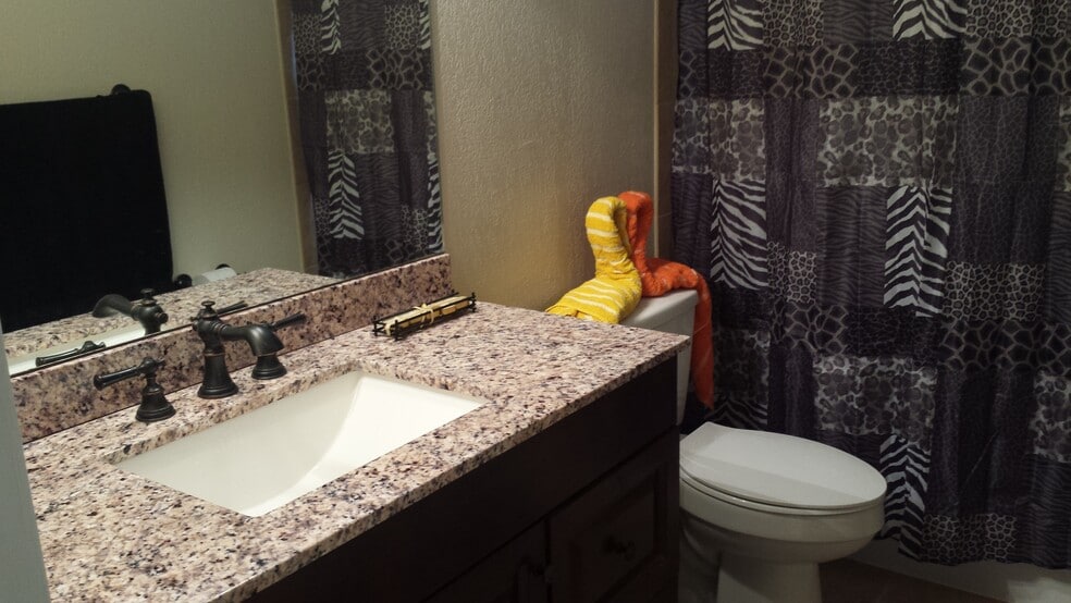 Granite Countertop - 145 S 18th Ave