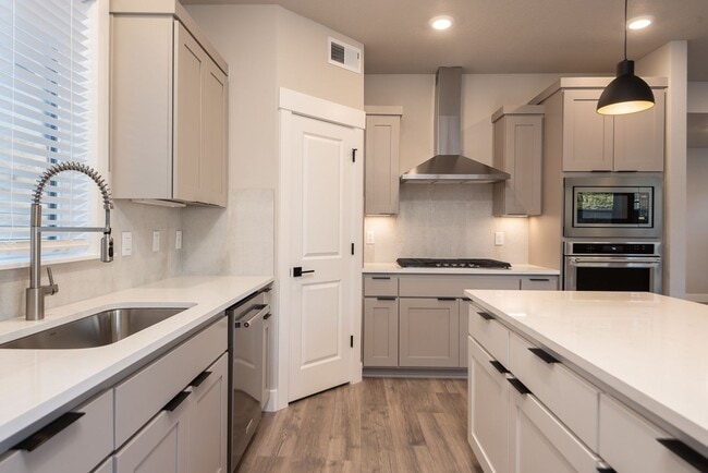 Building Photo - 5 Bdrm 3 bath  Located in the Lodges at Bachelor Village  -  available February 2026