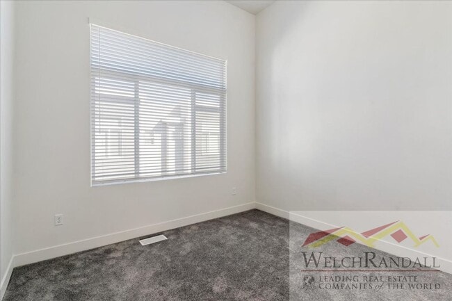 Building Photo - Beautiful 3 Bed 2.5 Bath Townhome in West ...
