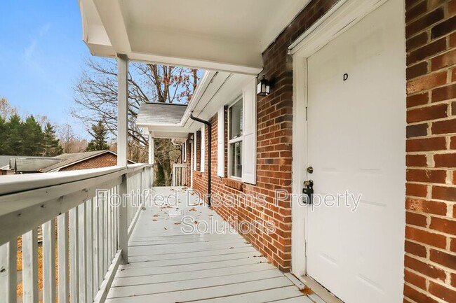 Building Photo - 1502 Oakshire Ct