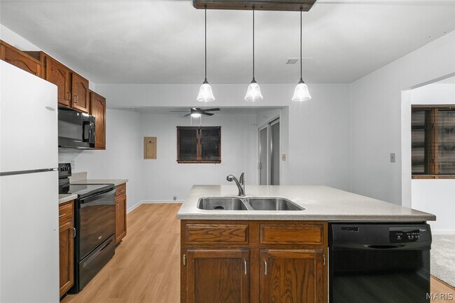 Building Photo - 307 Britanna Dr