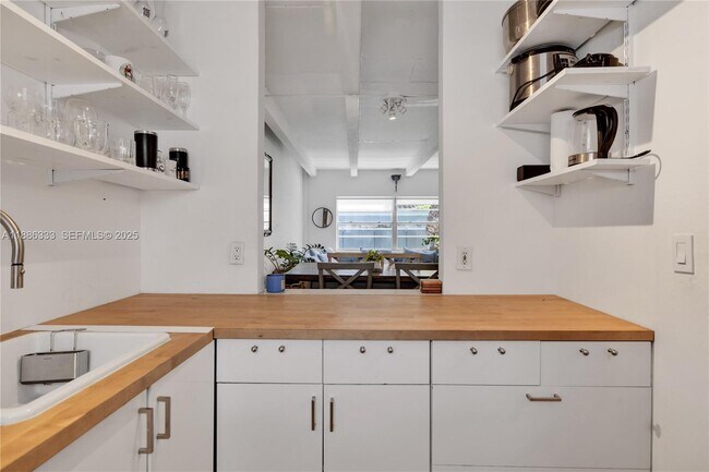 Building Photo - 325 Ocean Dr