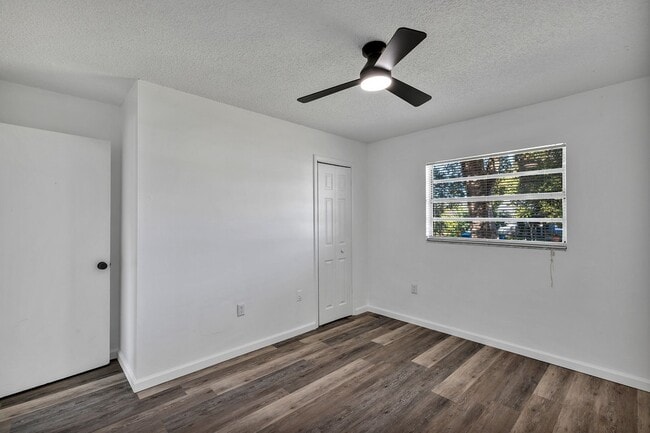 Building Photo - Charming 3-Bedroom Home with Porches in Eagle Lake