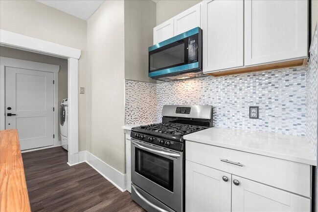 Building Photo - 213 Grace St