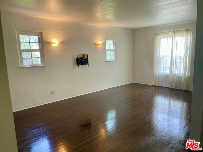 Building Photo - 9050 Elevado Ave