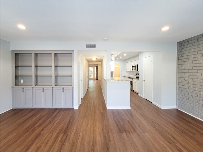 Building Photo - 13168 Trail Hollow Dr