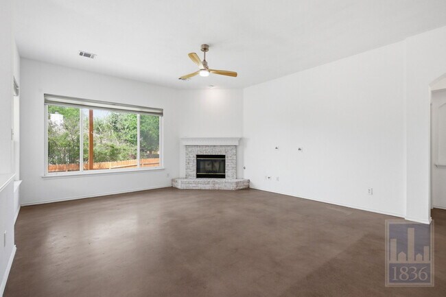 Building Photo - 2217 Speidel Dr