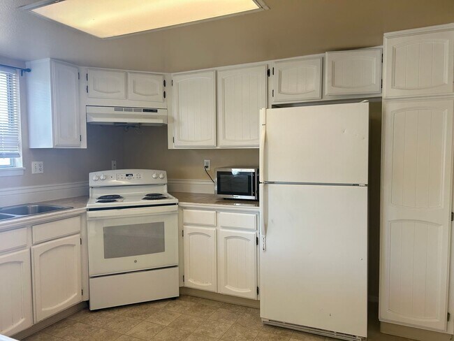 Building Photo - Corner Lot Home w/ Giant Yards, Covered Patio & Minutes to Boise Spectrum Center!