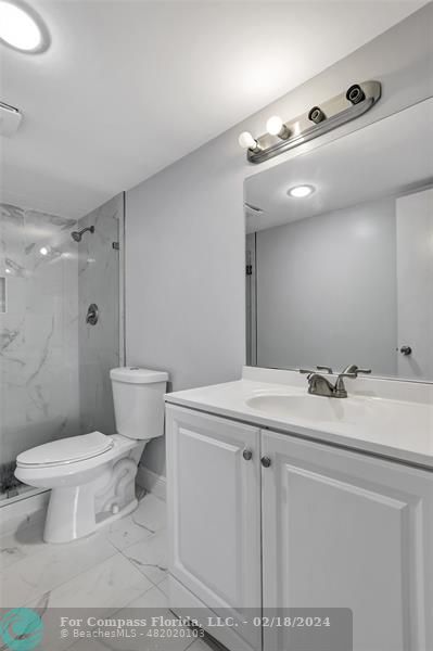 Building Photo - 4156 Inverrary Dr