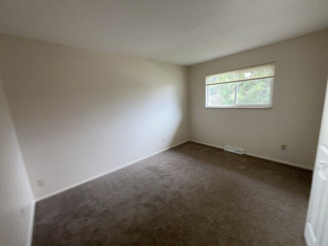 Building Photo - Welcome to this beautiful tri-level home!