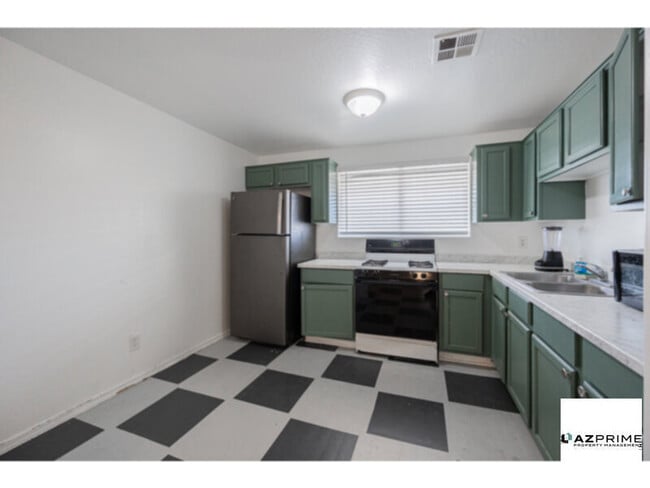 Building Photo - FREE FIRST MONTH'S RENT MOVE IN SPECIAL! Modern 2/1 Phoenix Apartment - Comfort &amp; Convenience...