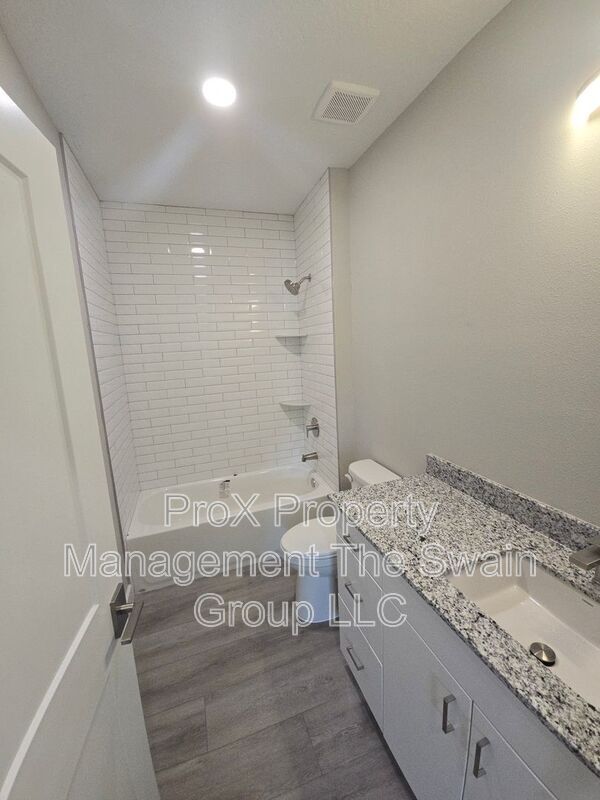 Building Photo - 701 Bates Ave SW