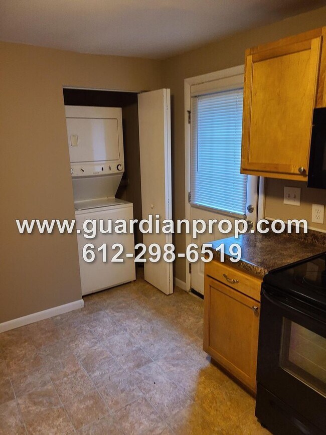 Building Photo - House in Midway Available September 1, Updated Kitchen & Bath, Fenced Yard, 2 Car Garage