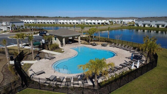 Building Photo - 2426 Skyline Lp