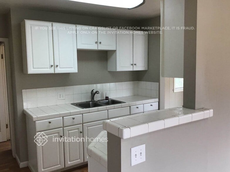 Building Photo - 1349 47th St