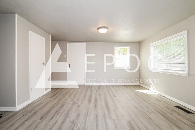 Building Photo - 704 Tiffin Ave