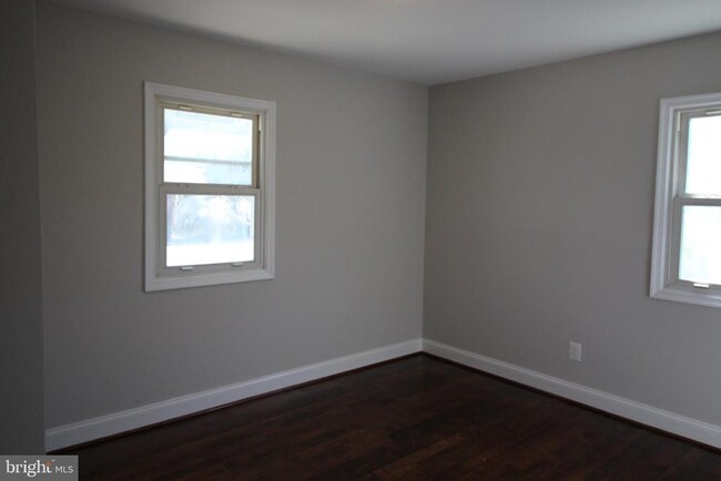 Building Photo - 3404 Elmwood Dr